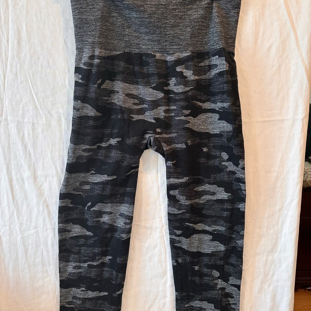Kids Camouflage Leggings - Picture 2 of 2